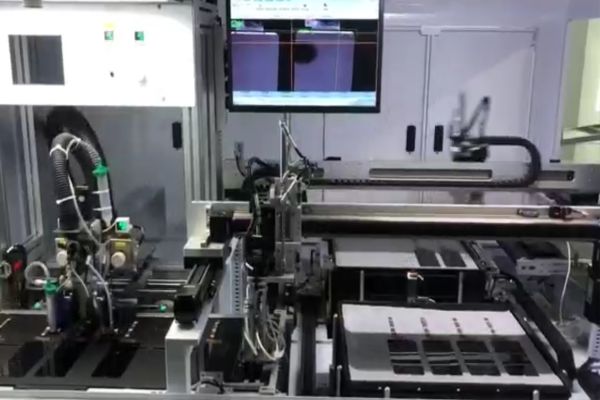 液晶屏CCD全景點膠應用