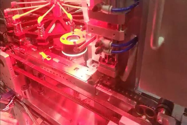 激光是如何打標(biāo)刻字的，飛行打標(biāo)又是什么意思