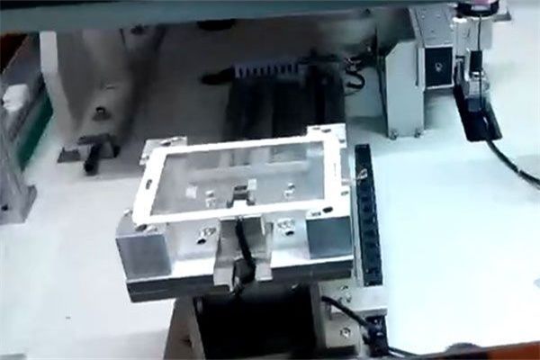 機(jī)器視覺引導(dǎo)OCA真空貼合機(jī)應(yīng)用