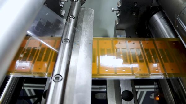 機(jī)器視覺引導(dǎo)跑臺式絲印機(jī)的應(yīng)用