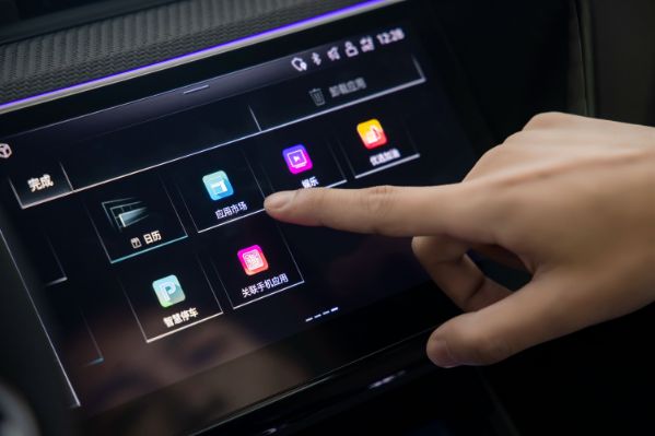 機(jī)器視覺(jué)的車載觸摸屏玻璃蓋板貼合應(yīng)用