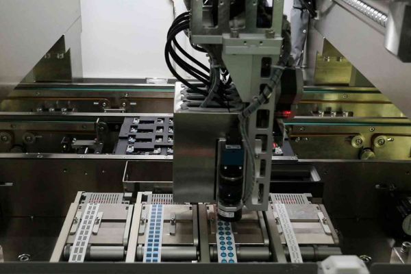 機器視覺在藍膜貼標機中的應(yīng)用